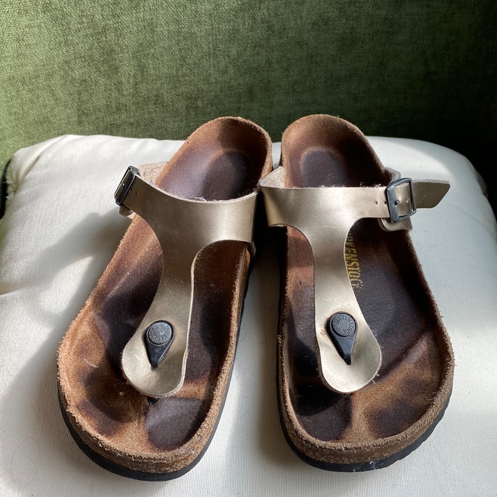 Birkenstock Gizeh in Gold